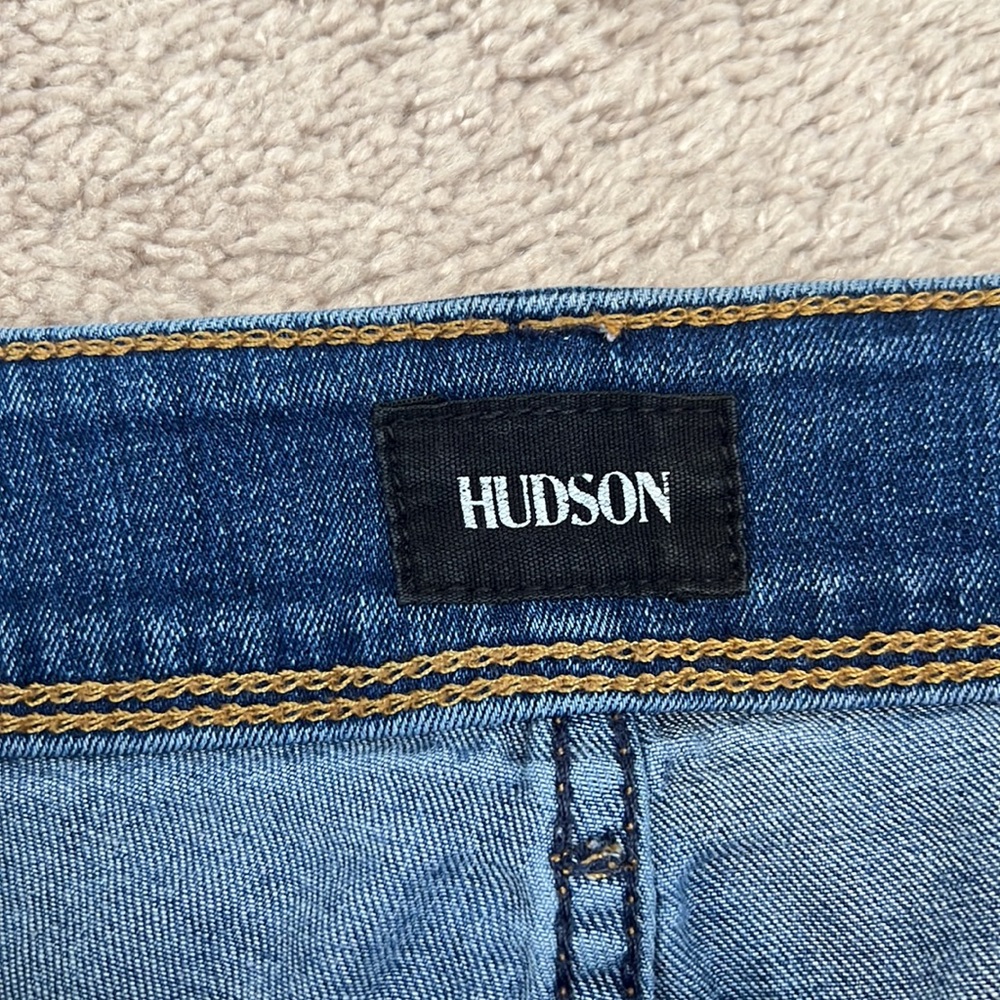 Hudson ‘Croxley Mid Thigh’ jean short with raw hem - Picture 2 of 5
